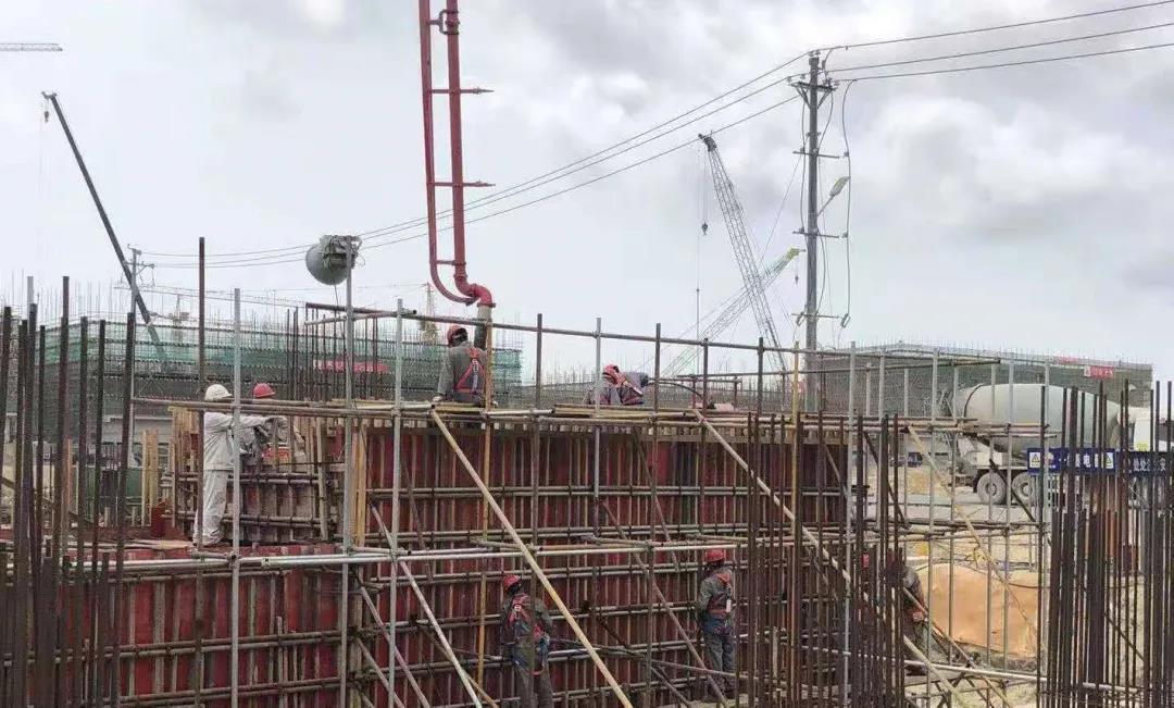 广东石化高密度聚乙烯项目开创国内挤压机设备基础整体浇筑先河  HQC  寰球工程  昨天 广东石化高密度聚乙烯项目开创国内挤压机设备基础整体浇筑先河  HQC  寰球工程  昨天