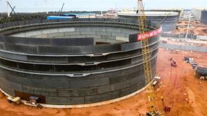 新疆油建广东石化520万方商储库两罐组全面封顶!