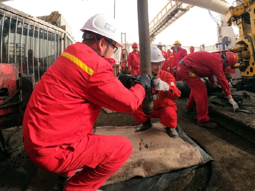 超越“地下珠峰”!中国石油首口设计超9000米深井开钻 超越“地下珠峰”!中国石油首口设计超9000米深井开钻
