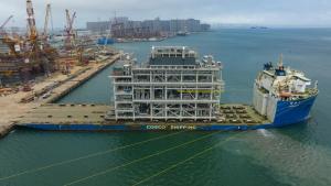 最重核心模块交付,全球首例一体化建造LNG模块化工厂实现全部封顶