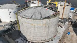 中国石化工程建设有限公司:中国石化首台有效容积22万立LNG储罐建成中交