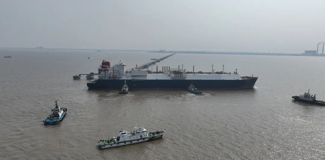 保暖保供添底气 南通吕四港迎来深秋首艘超大型LNG运输船 保暖保供添底气 南通吕四港迎来深秋首艘超大型LNG运输船