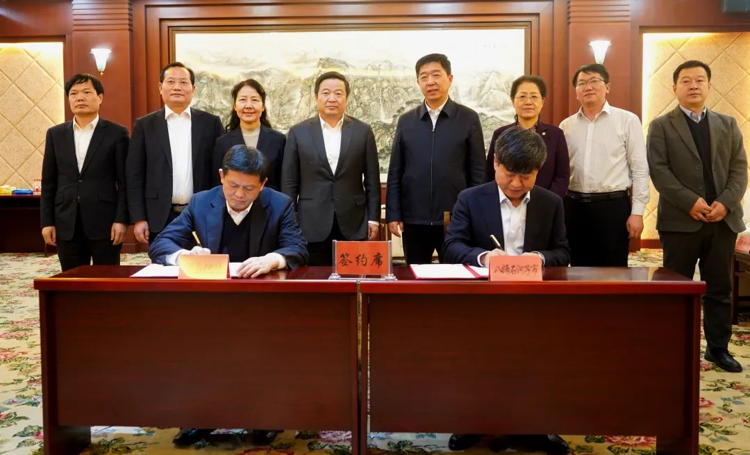 中国化学与新疆生产建设兵团第八师石河子市签署战略合作框架协议 中国化学与新疆生产建设兵团第八师石河子市签署战略合作框架协议
