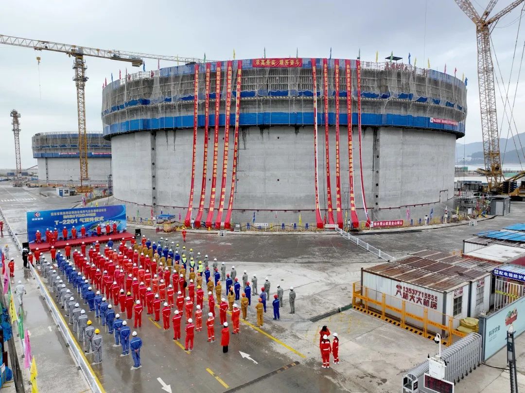 国内首座下沉式LNG储罐升顶成功 国内首座下沉式LNG储罐升顶成功