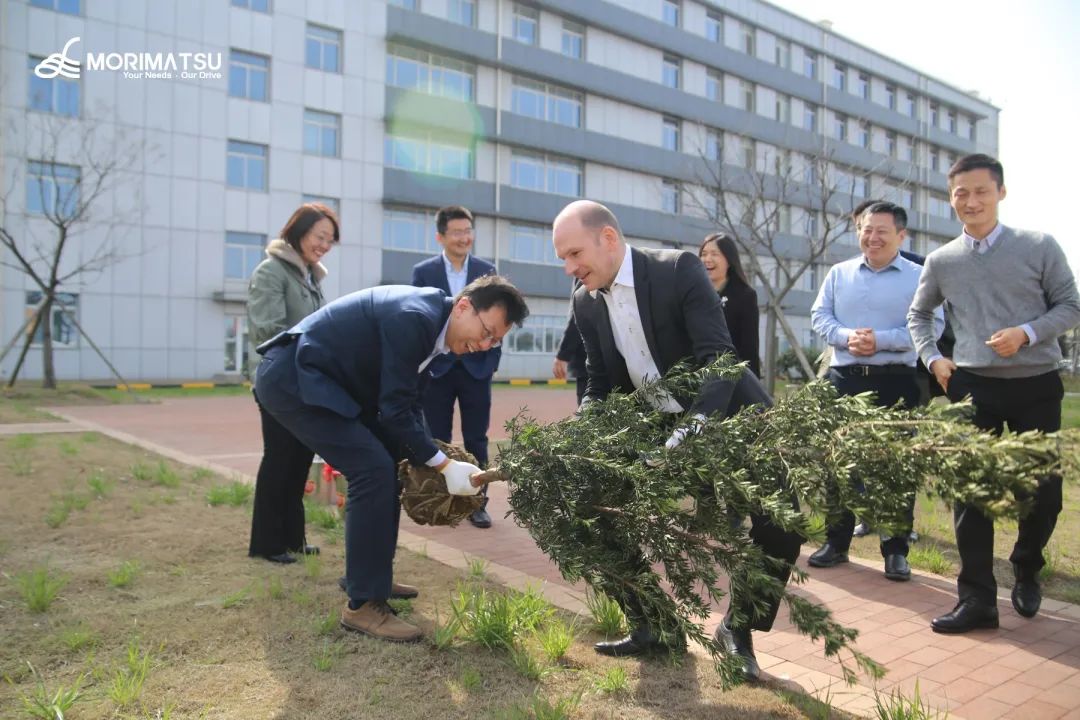 巴斯夫携手森松,栽下友谊之树 巴斯夫携手森松,栽下友谊之树