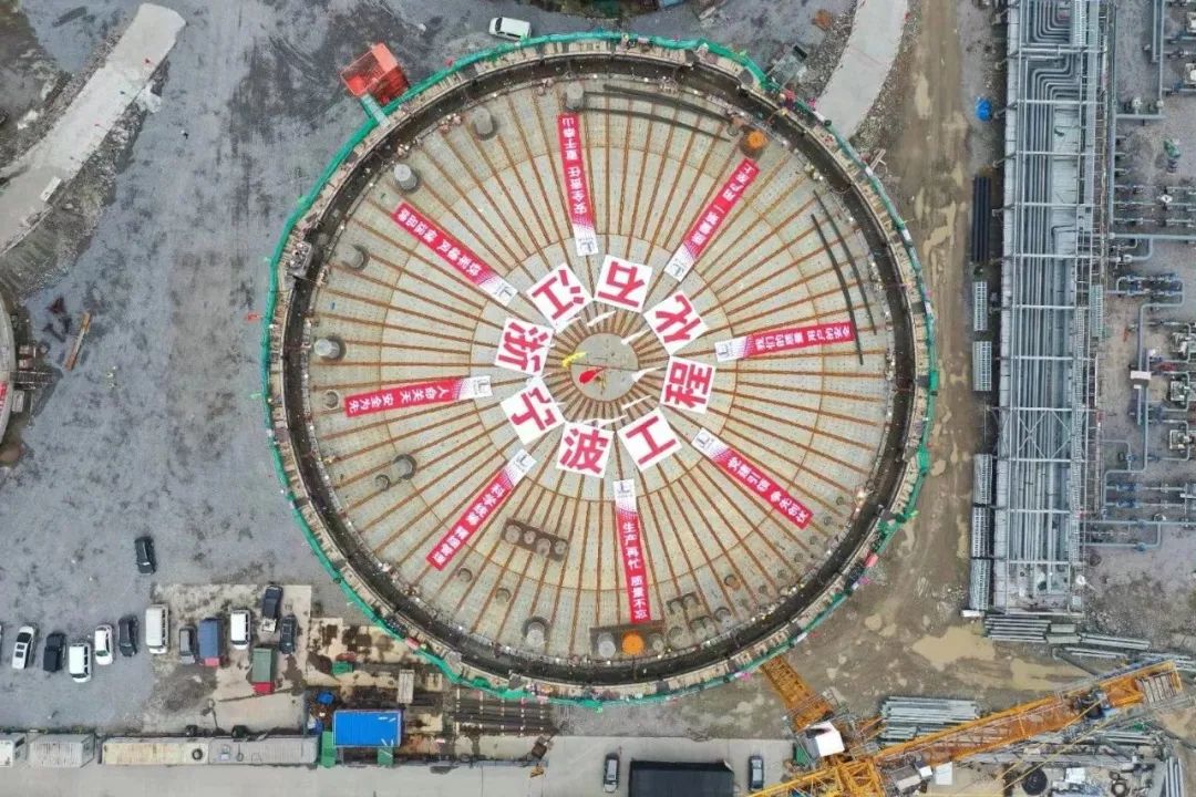 中石化宁波工程承建低温罐项目首台罐气顶升成功!  中石化宁波工程承建低温罐项目首台罐气顶升成功!