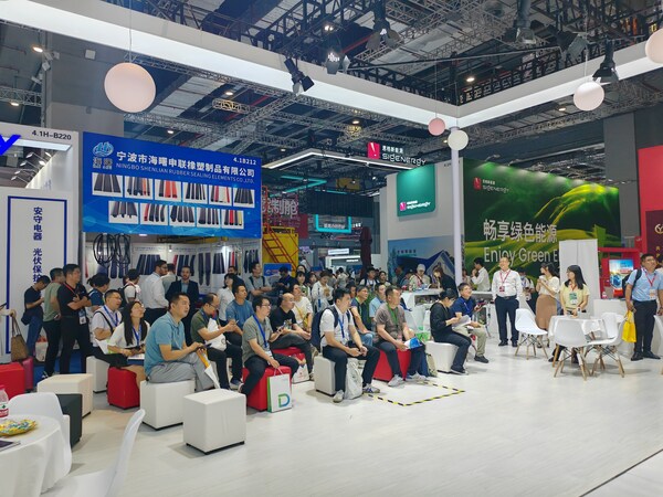 SNEC 2024 | 易阳兰得发布"小微逆"与工商业兆瓦级应用"大方案" SNEC 2024 | 易阳兰得发布"小微逆"与工商业兆瓦级应用"大方案"