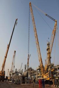 联合能源法哈油田中央处理厂脱乙烷塔吊装成功Successful Lifting of The Deethanizer Tower